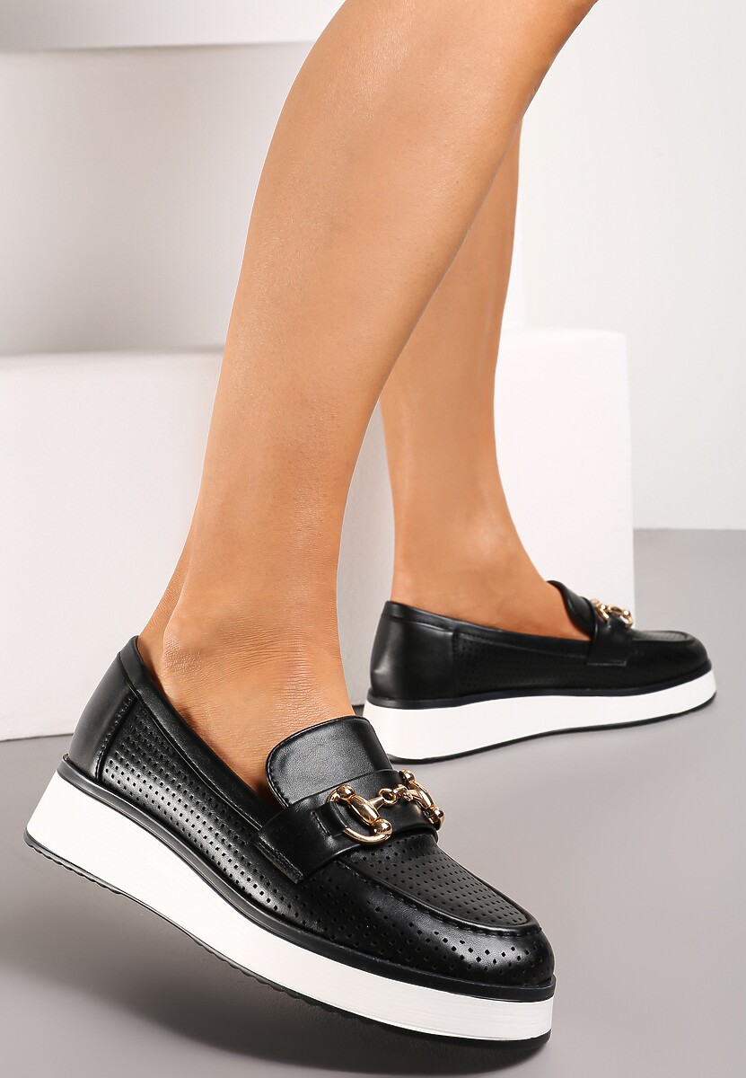 Czarne Ażurowe Mokasyny z Ekoskóry na Grubej Podeszwie z Metaliczną Klamrą Valesin