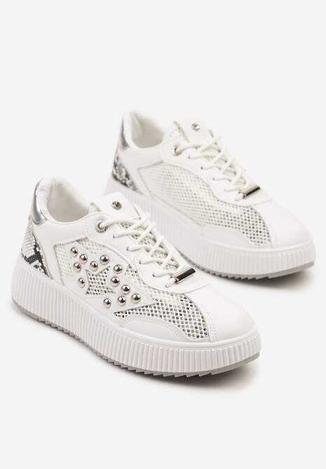 Białe Sneakersy Ozdobione Gwiazdą i Nitami Zeloti