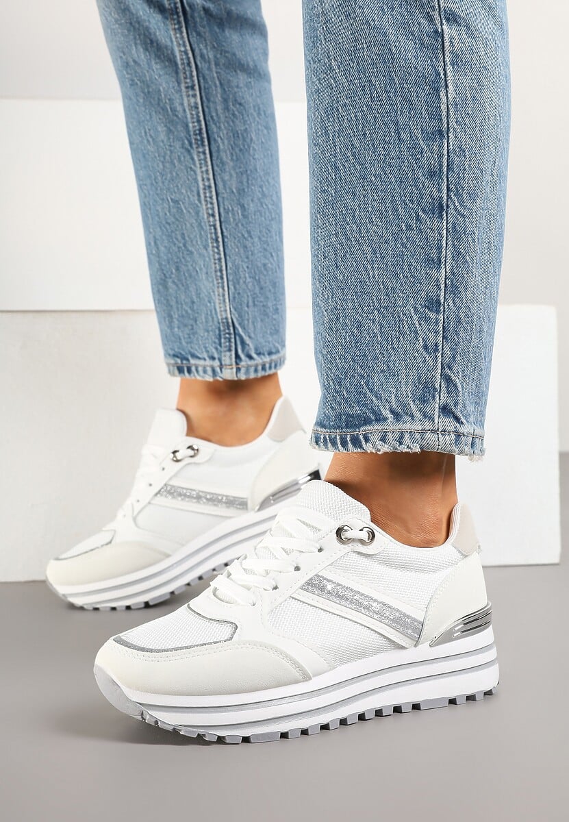 Białe Sneakersy na Niskiej Platformie z Brokatem i Metaliczną Wstawką Fennena