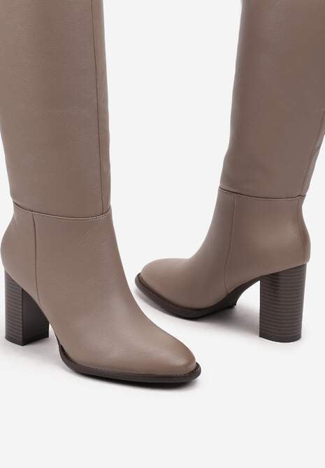 Ciemnobeżowe Kozaki na Słupku z Lekkim Ociepleniem Hanissa