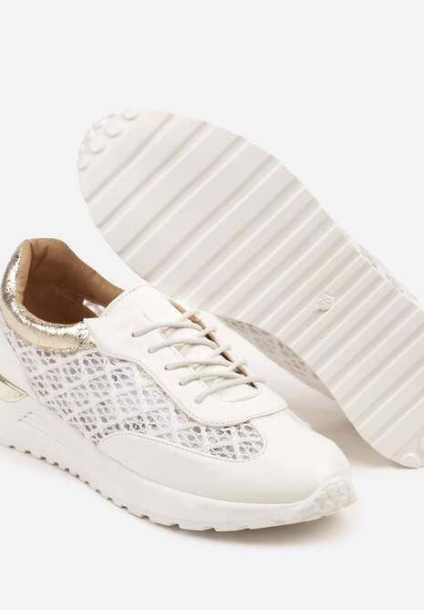 Białe Sneakersy z Ażurowym Zdobieniem i Metalicznymi Wstawkami Sesovienna