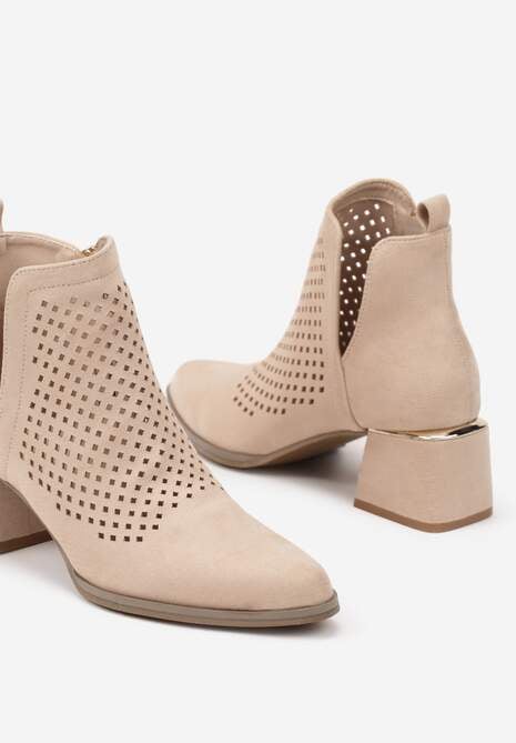 Beżowe Botki Vices z Ekozamszu z Ozdobnymi Wycięciami na Słupku z Metalicznym Detalem Naetha