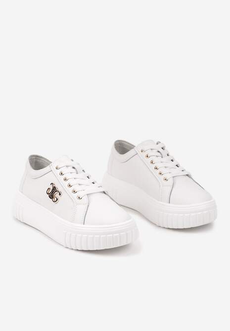 Białe Sneakersy ze Skóry Naturalnej na Grubej Podeszwie z Metalowym Detalem Evoniah
