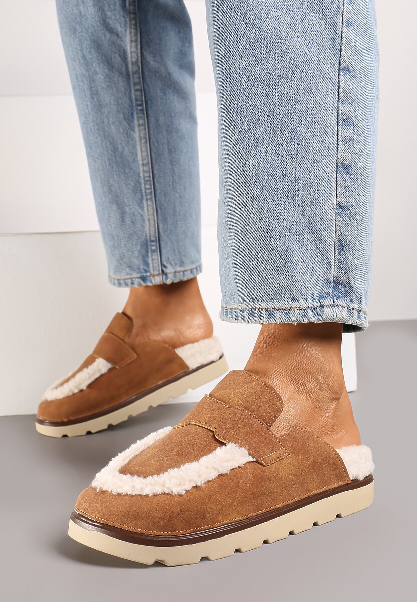 Brązowe Klapki na Platformie Ozdobione Paskiem i Futerkiem w Stylu Baranka Islinna