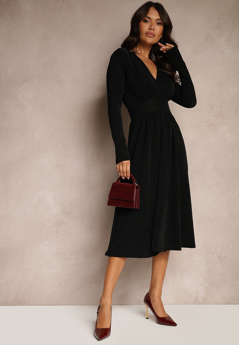 Czarna Rozkloszowana Sukienka z Wiskozą o Taliowanym Kroju Przeszyta Metaliczną Nicią Mesiel