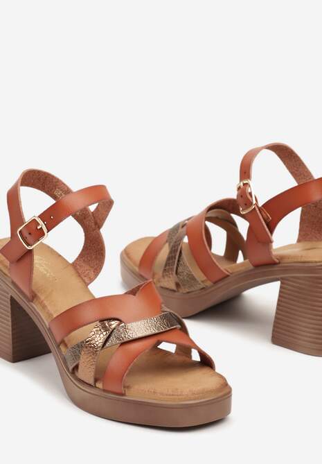 Brązowe Sandały na Platformie i Słupku z Ozdobnymi Paskami Deoniriel