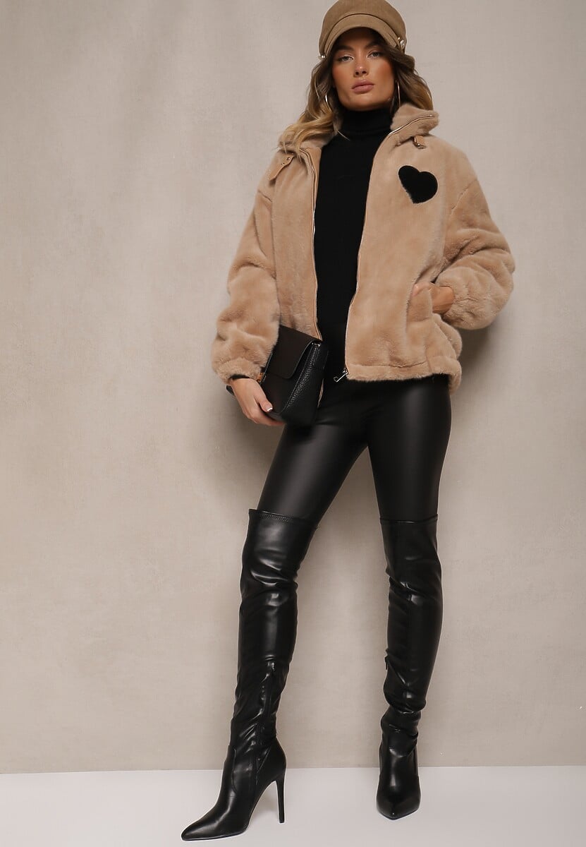 Ciemnobeżowa Kurtka z Miękkiego Futerka Ozdobiona Naszytym Sercem Zozimara