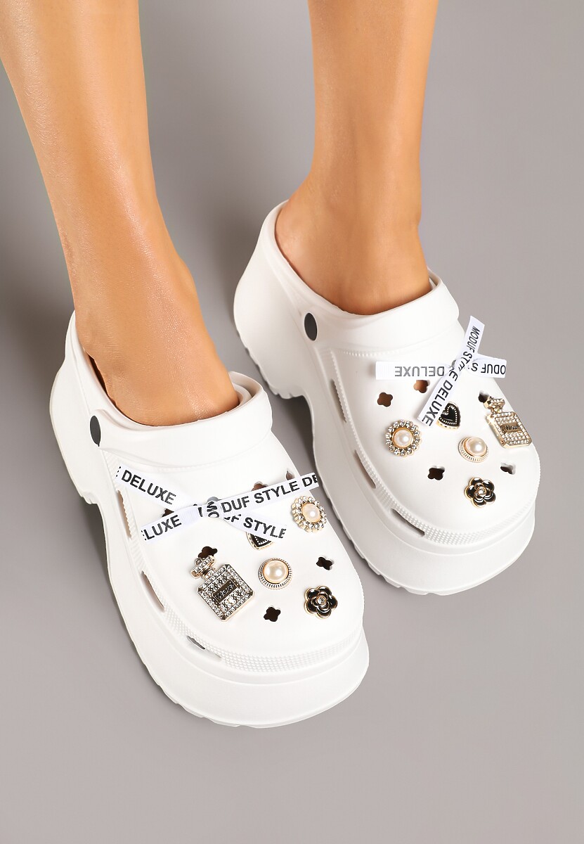 Białe Klapki z Pianki na Platformie Zdobione Aplikacjami Elirane