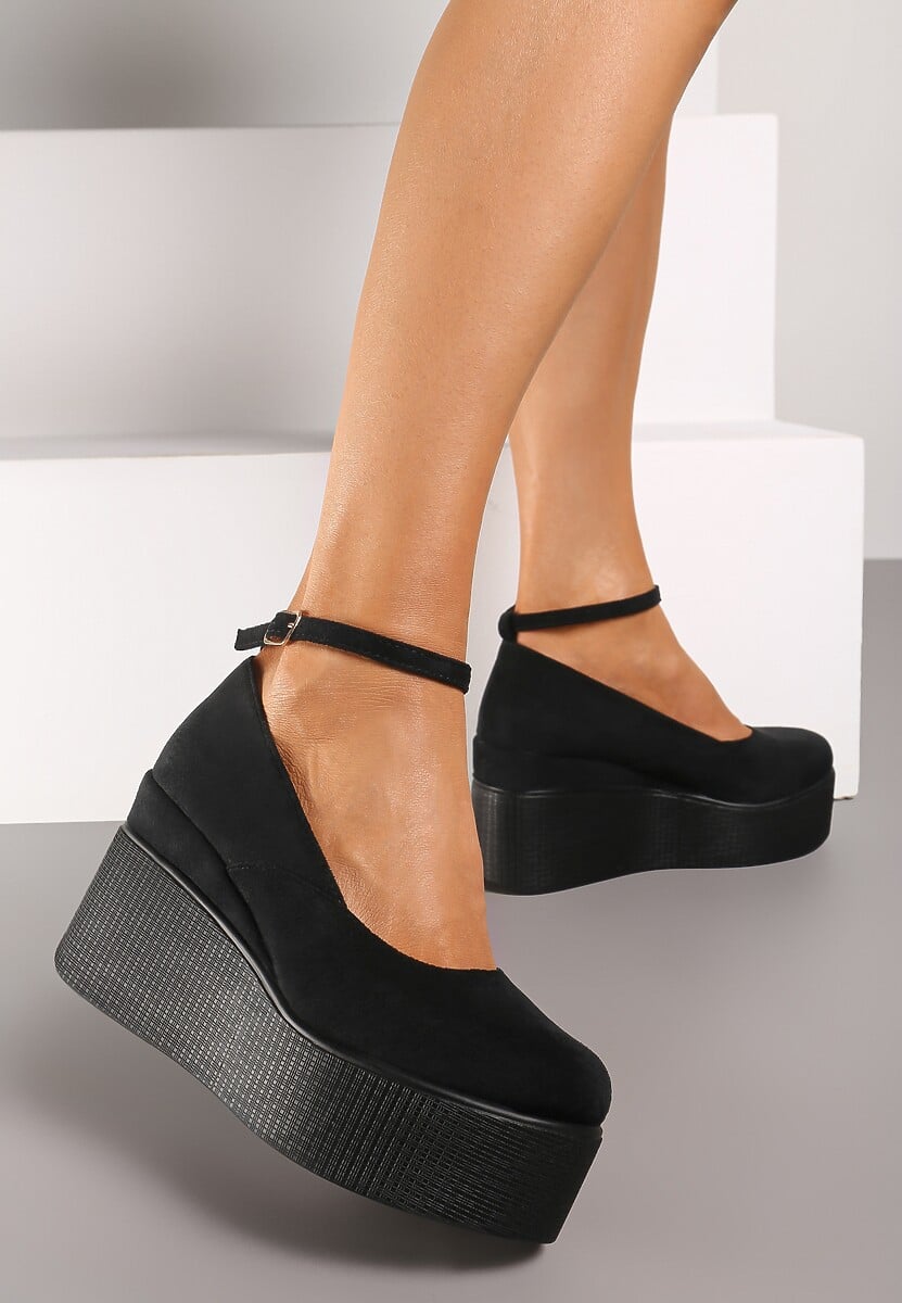 Czarne Czółenka na Koturnie z Platformą Zapinane przy Kostce na Klamerkę Kildia