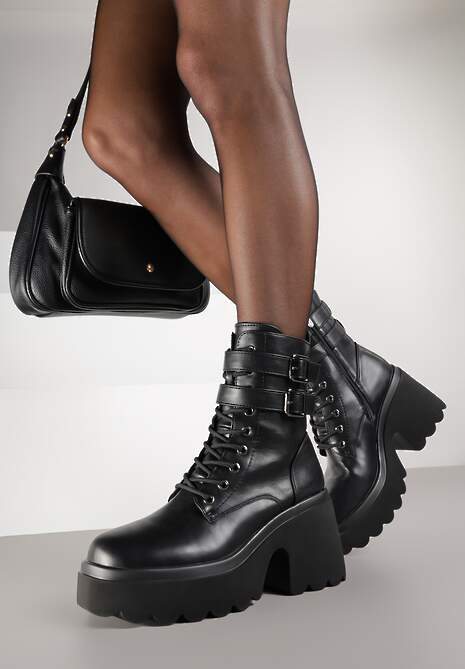 Czarne Botki Workery Vices na Słupku Ozdobione Kwadratowymi Klamrami Lirrise