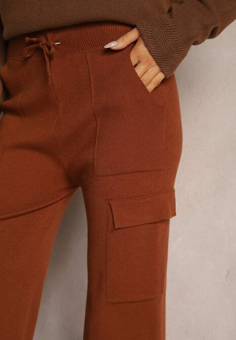 Brązowe Szerokie Spodnie Dzianinowe z Gumką w Pasie i Kieszeniami Emithlera