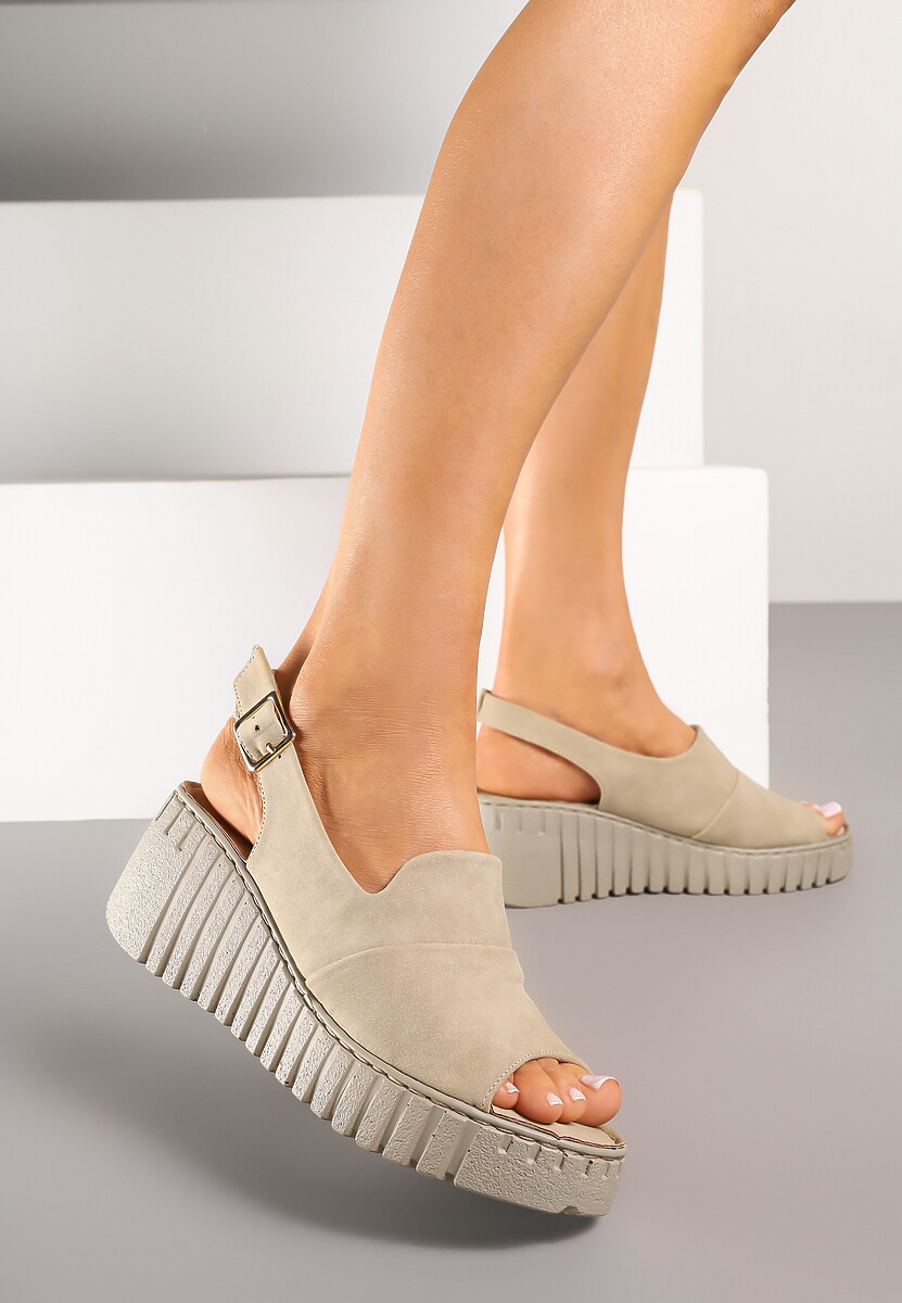 Ciemnobeżowe Sandały na Tłoczonym Koturnie Vices Reaveline