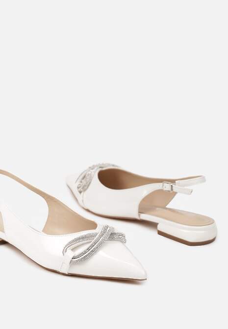 Białe Sandały na Płaskiej Podeszwie z Odkrytą Piętą i Kokardą z Cyrkonii Helfedi