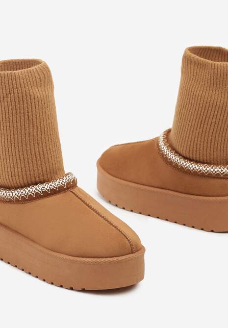 Brązowe Śniegowce na Platformie z Ozdobną Dopasowaną Cholewką i Haftowanymi Obszyciami Tinnacilia