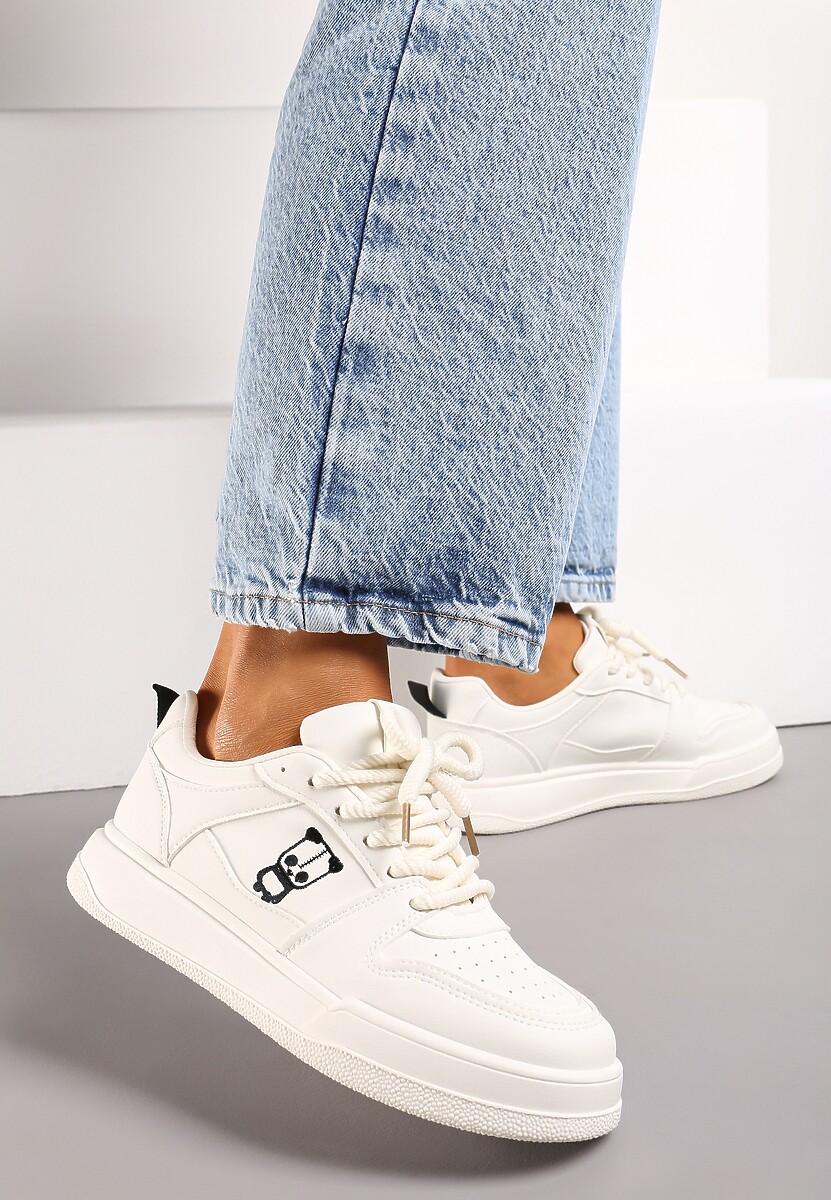 Beżowe Sneakersy z Drobną Perforacją i Małym Nadrukiem Fredomia