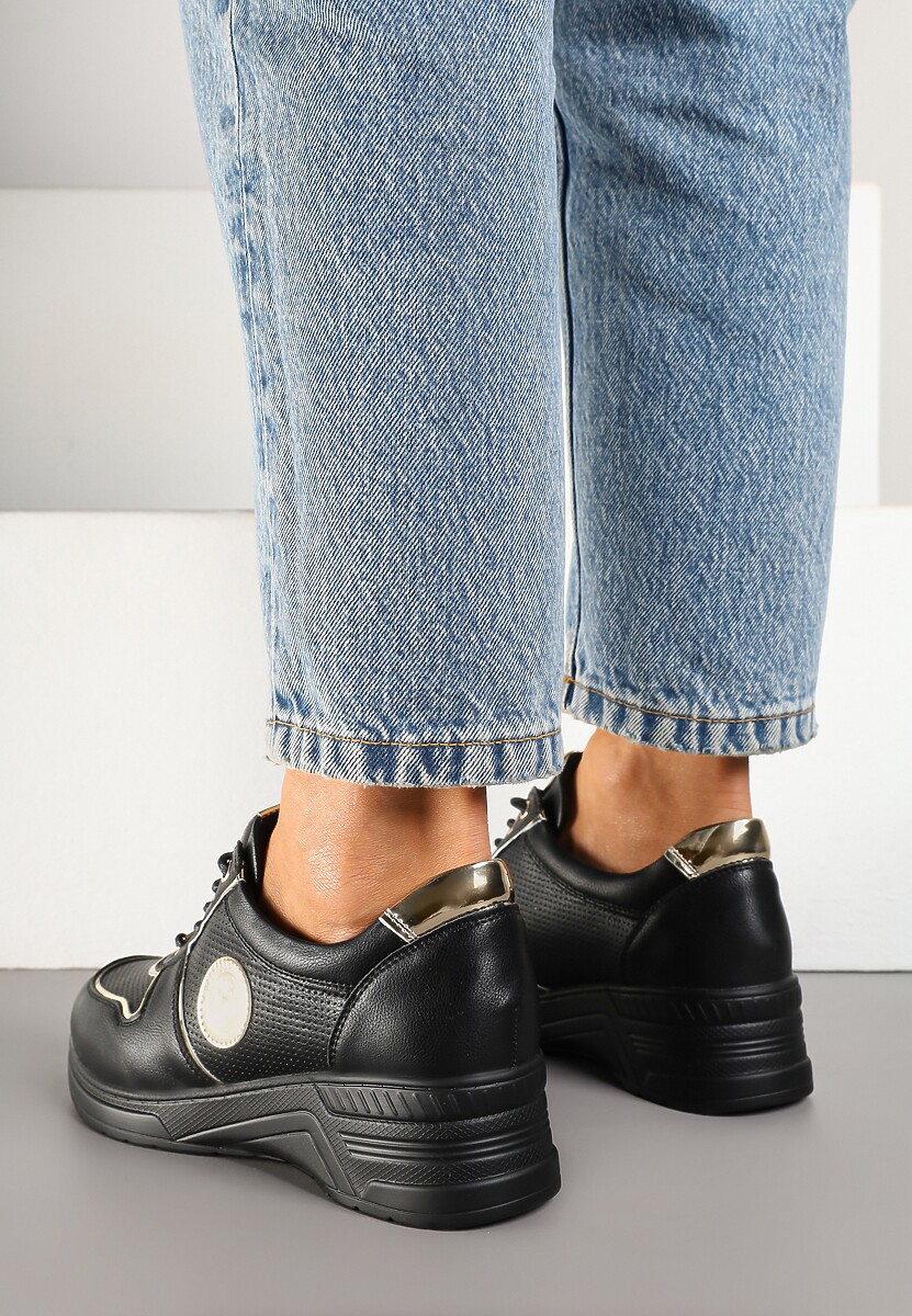 Czarne Sneakersy Ozdobione Metalicznymi Aplikacjami Hellevia