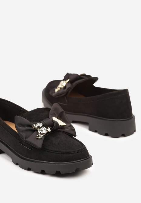 Czarne Mokasyny na Grubej Podeszwie Ozdobione Metalicznym Misiem i Kokardką Moraze