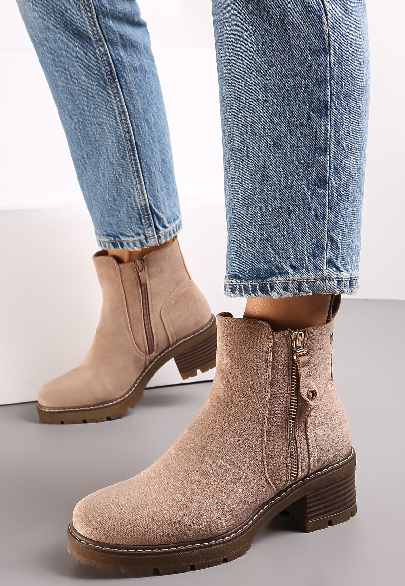 Ciemnobeżowe Botki na Słupku z Ozdobnym Zamkiem Recusson