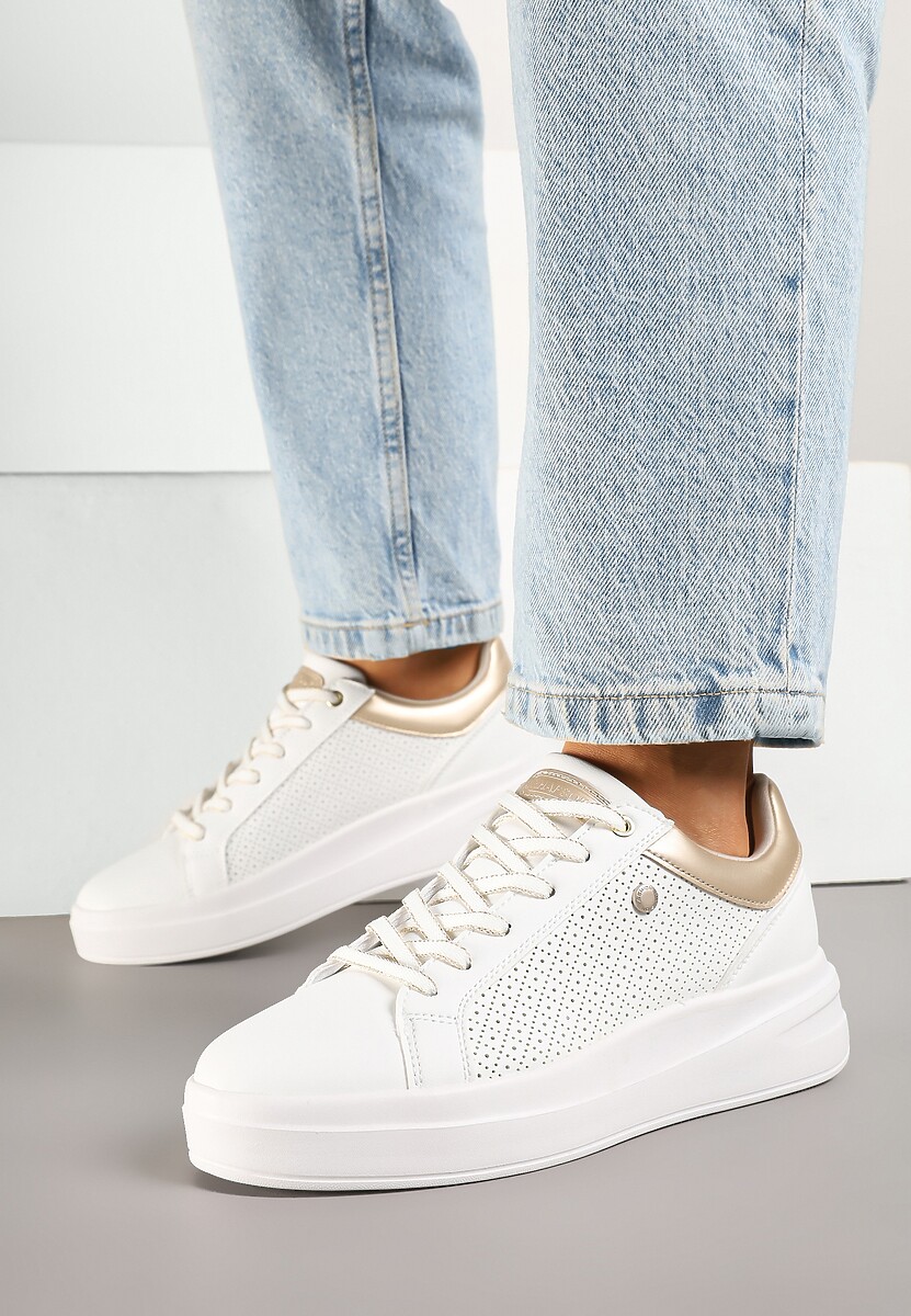 Białe Sneakersy Typu Tenisówki z Ozdobną Perforacją Mariselia