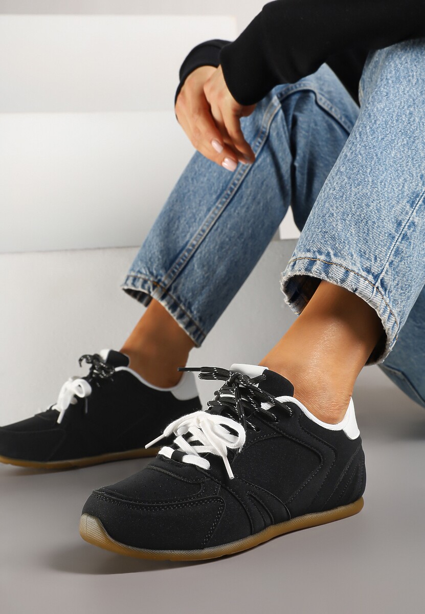 Czarne Sneakersy Ozdobione Przeszyciami i Podwójnym Sznurowaniem Telisaria