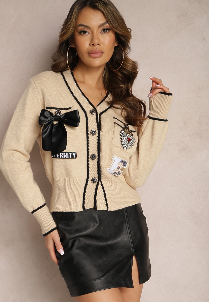 Beżowy Kardigan z Wiskozy Zapinany na Guziki z Naszywkami i Cekinami Velafia