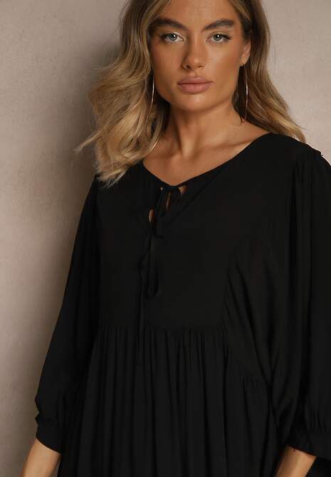 Czarna Wiskozowa Sukienka o Rozkloszowanym Kroju Wiązana przy Dekolcie Tilvessa