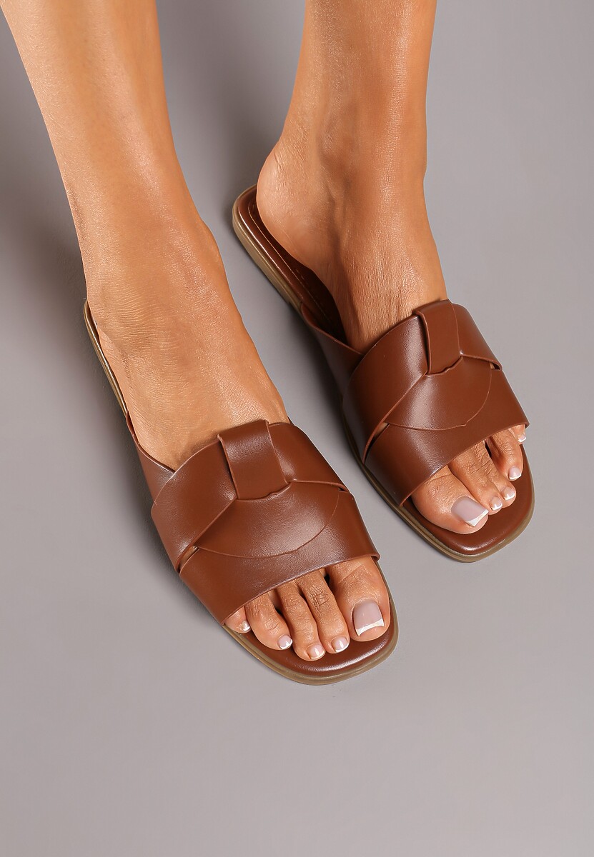 Brązowe Klapki na Płaskiej Podeszwie z Ozdobnymi Paskami i Kwadratowym Noskiem Lunivia