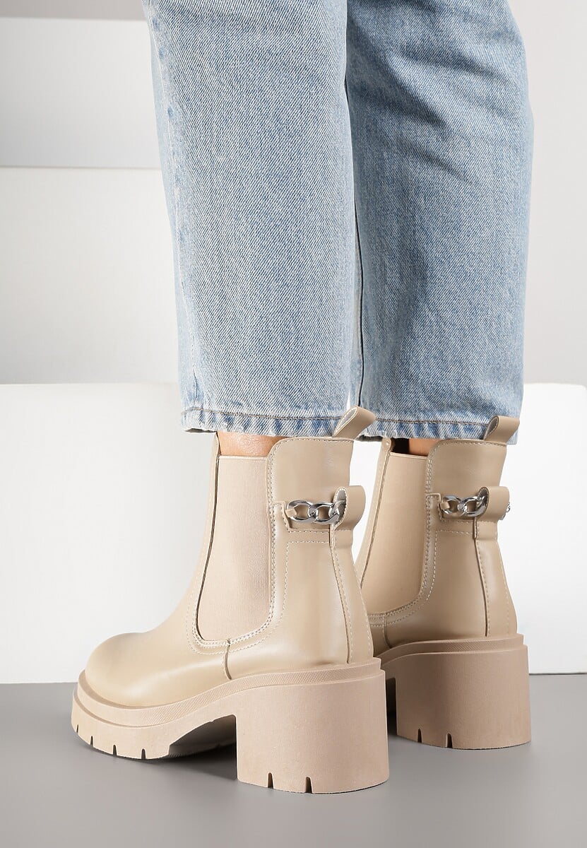 Beżowe Botki Sztyblety na Słupku z Protektorem i Ozdobnym Łańcuchem Shalise