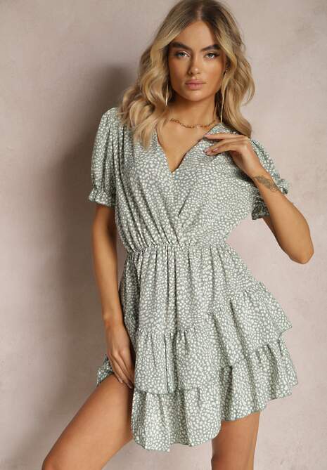 Zielona Sukienka Ozdobiona Falbankami z Gumką w Talii i Bufiastymi Rękawkami Ornefia