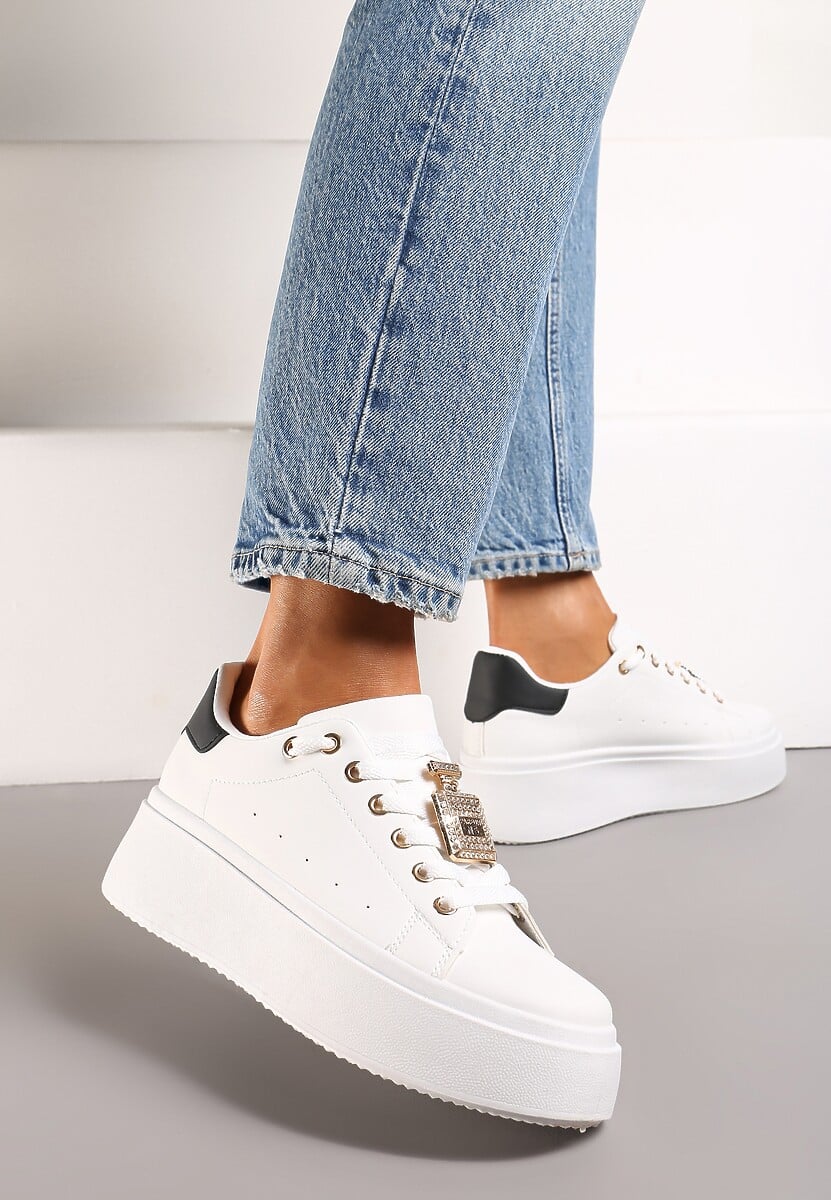 Biało-Czarne Sneakersy z Metaliczną Zawieszką na Sznurówkach Ozdobioną Cyrkoniami Edosa