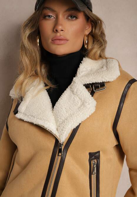 Beżowa Kurtka Biker z Barankowym Futerkiem Zdobiona Asymetrycznym Suwakiem Neanorith