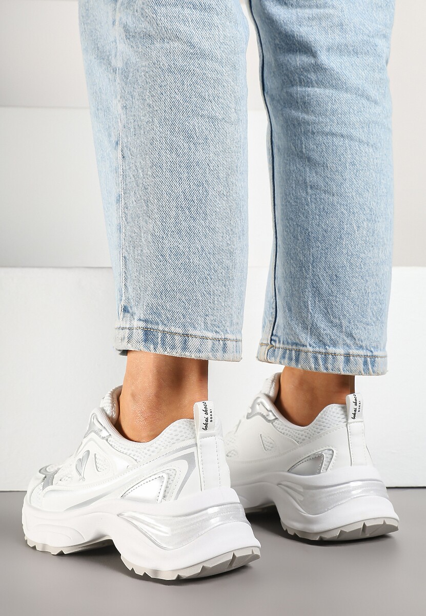 Białe Sneakersy na Platformie z Ozdobnym Sercem Wizana