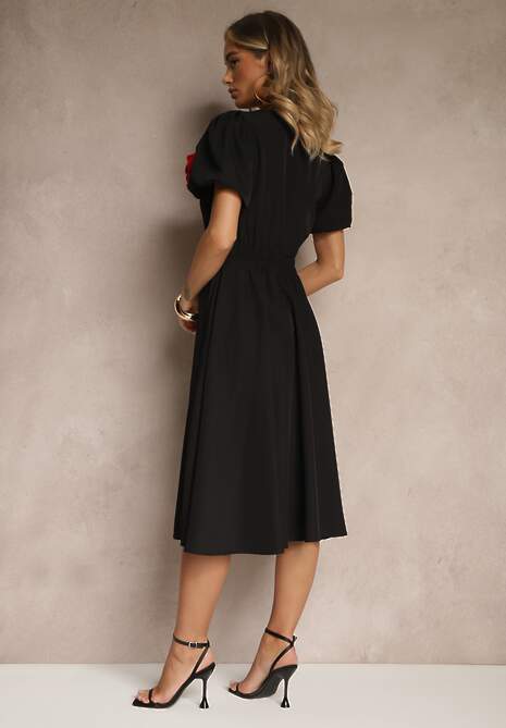 Czarna Rozkloszowana Sukienka Vices Ozdobiona Odpinanym Kwiatem 3D Koleira