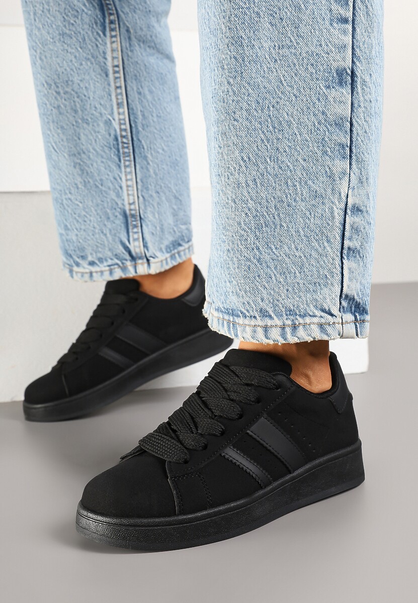 Czarne Sneakersy na Niskiej Platformie z Naszywkami Flordexia