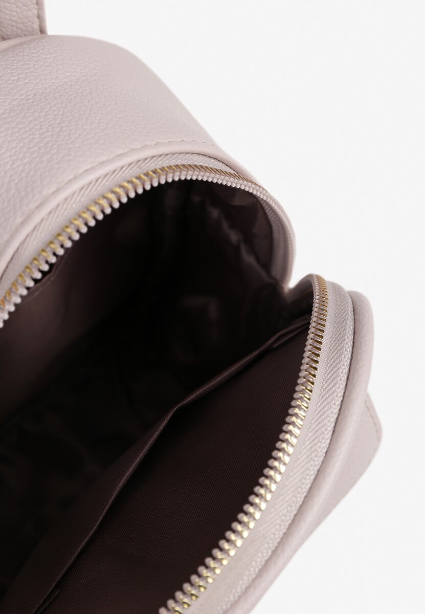 Jasnobeżowy Plecak z Regulowanymi Odpinanymi Paskami i Ozdobną Kieszonką na Magnes Nelvera