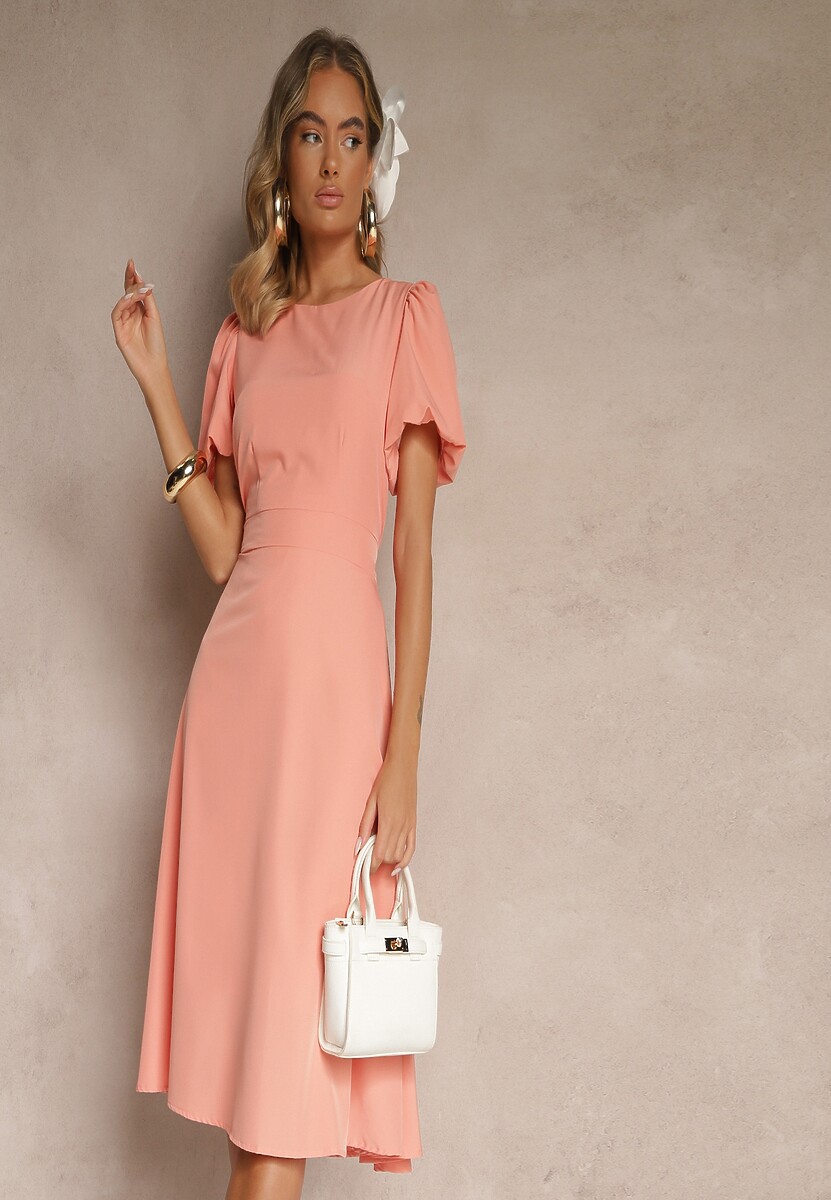 Różowa Rozkloszowana Sukienka Vices Ozdobiona Odpinanym Kwiatem 3D Koleira