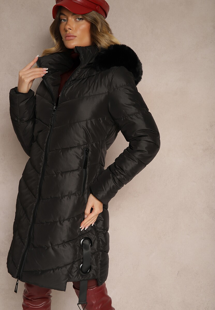 Ciemnobeżowa Kurtka Pikowana o Długim Kroju z Odpinanym Kapturem Ozdobiona Futerkiem Velrira