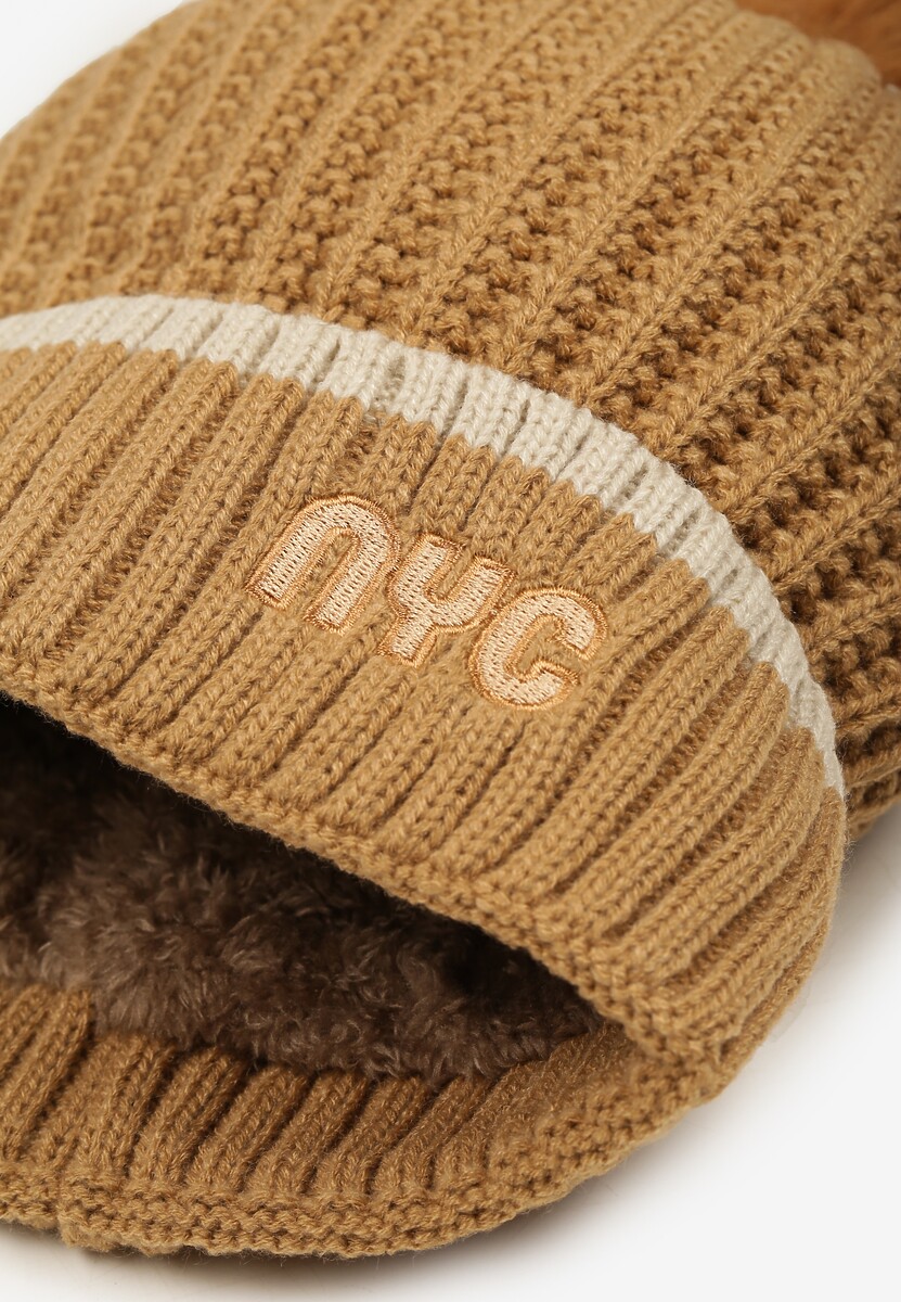 Ciemnobeżowa Prążkowana Czapka z Pomponem Edavira