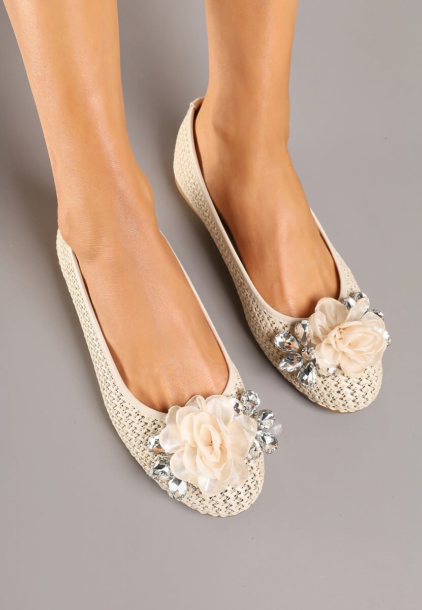 Beżowe Balerinki z Szydełkowanymi Zdobieniami Cyrkoniami i Kwiatową Aplikacją Mairalos