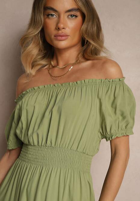 Ciemnozielona Rozkloszowana Sukienka z Gumką w Talii i Dekoltem w Kształcie Łódki Miratela