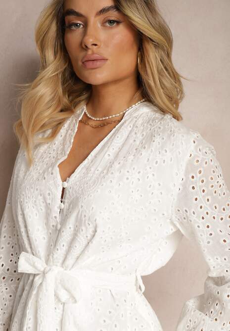 Biała Sukienka z Haftowanej Bawełny Wykończona Wiązaniem i Gumką w Talii Vezlea