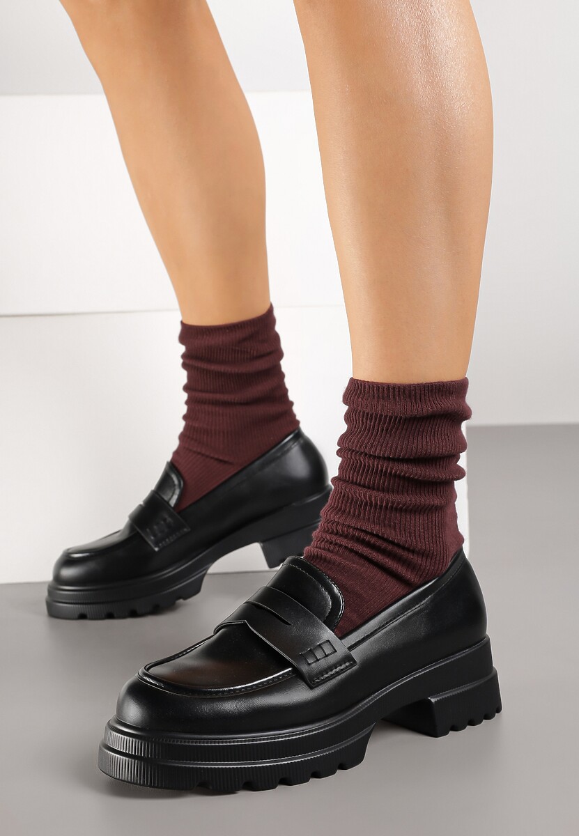 Czarne Mokasyny o Klasycznym Fasonie na Podeszwie ze Żłobieniami Grelena