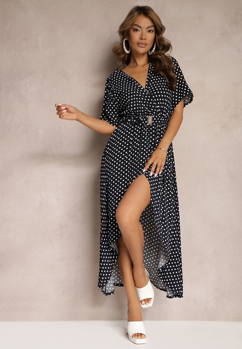 Biała Kopertowa Sukienka o Asymetrycznym Wykończeniu z Ozdobnym Paskiem z Klamrą Eslefia