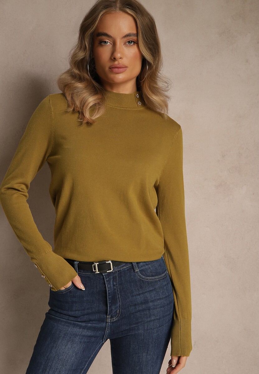 Fuksjowy Golf o Dopasowanym Kroju Zdobiony Minimalistycznymi Aplikacjami Unissa