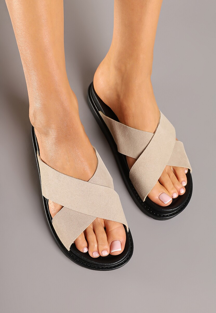 Beżowe Klapki Ozdobione Dwoma Paskami Liasuntia