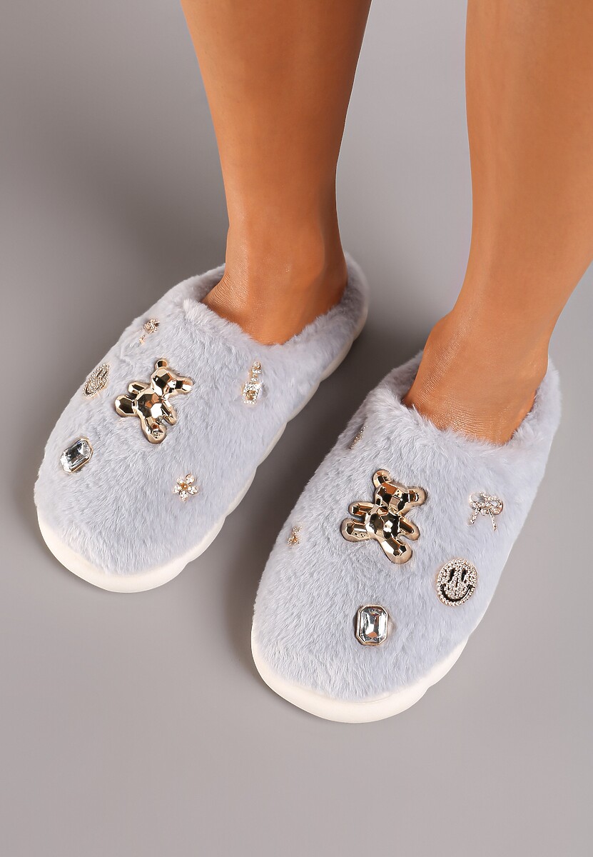 Szare Kapcie na Płaskiej Podeszwie z Metalicznymi Aplikacjami i Futerkiem Nirissa