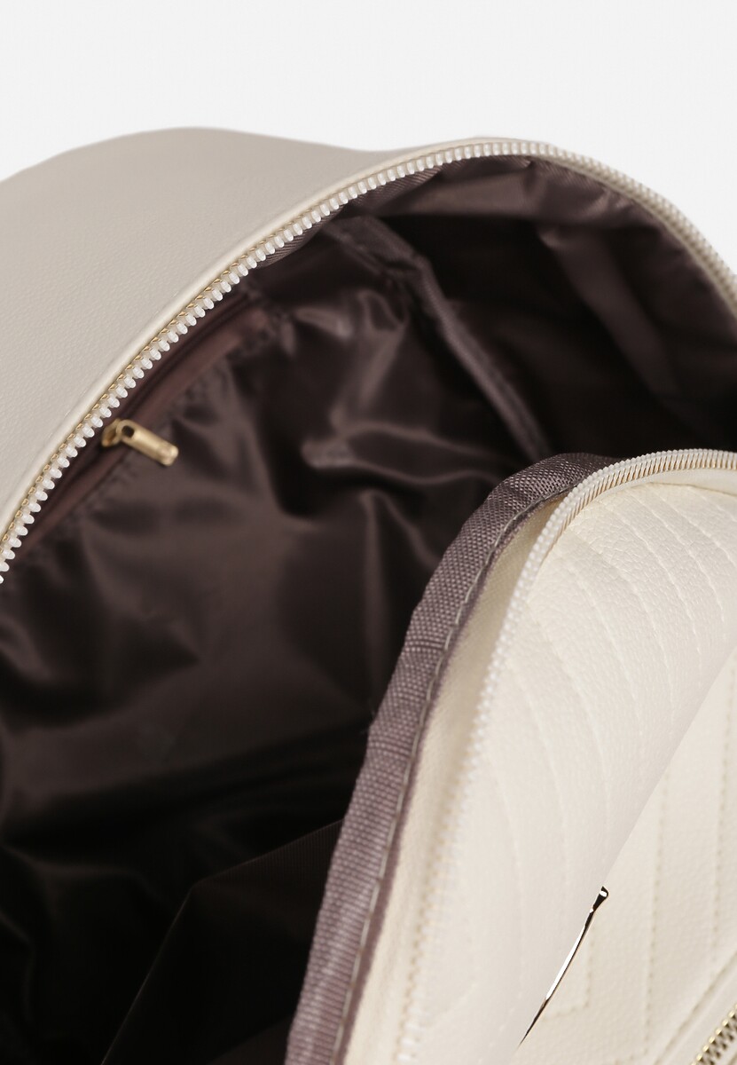 Jasnobeżowy Casualowy Plecak Ozdobiony Metalicznym Logo i Pikowaniem Jaloedi