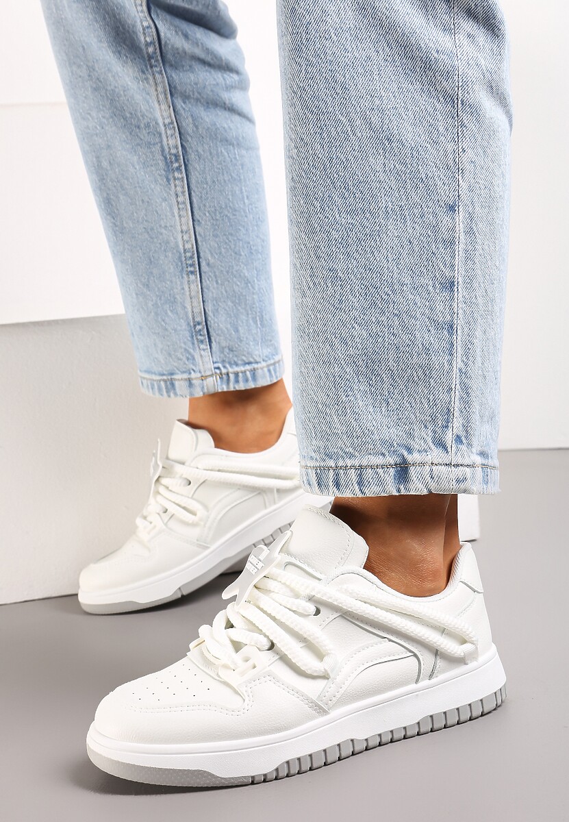 Białe Sneakersy z Grubymi Sznurowadłami i Naszywką w Kształcie Gwiazdki Alesine