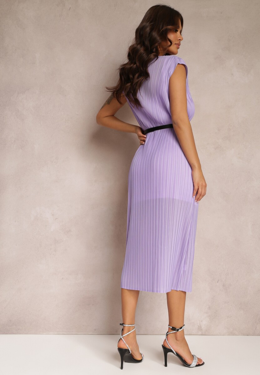 Fioletowa Pudełkowa Sukienka Midi z Plisowanej Tkaniny z Paskiem z Klamerką Lanaia