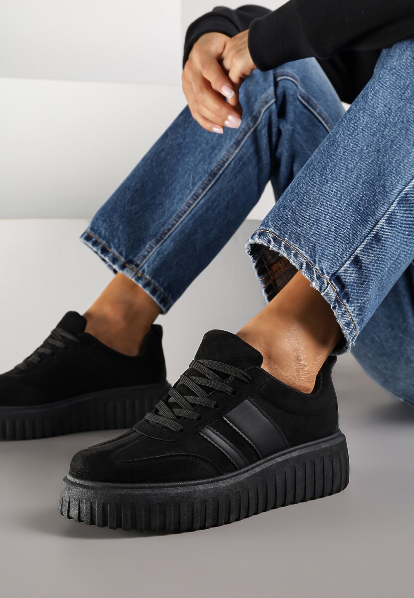 Czarne Sneakersy na Tłoczonej Platformie z Paskami Rilasena
